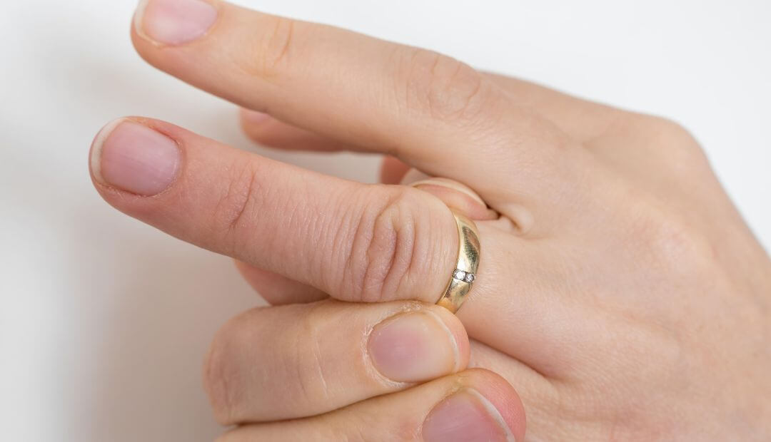 Puffy Fingers: Why Do Your Rings Suddenly Feel Tight?
